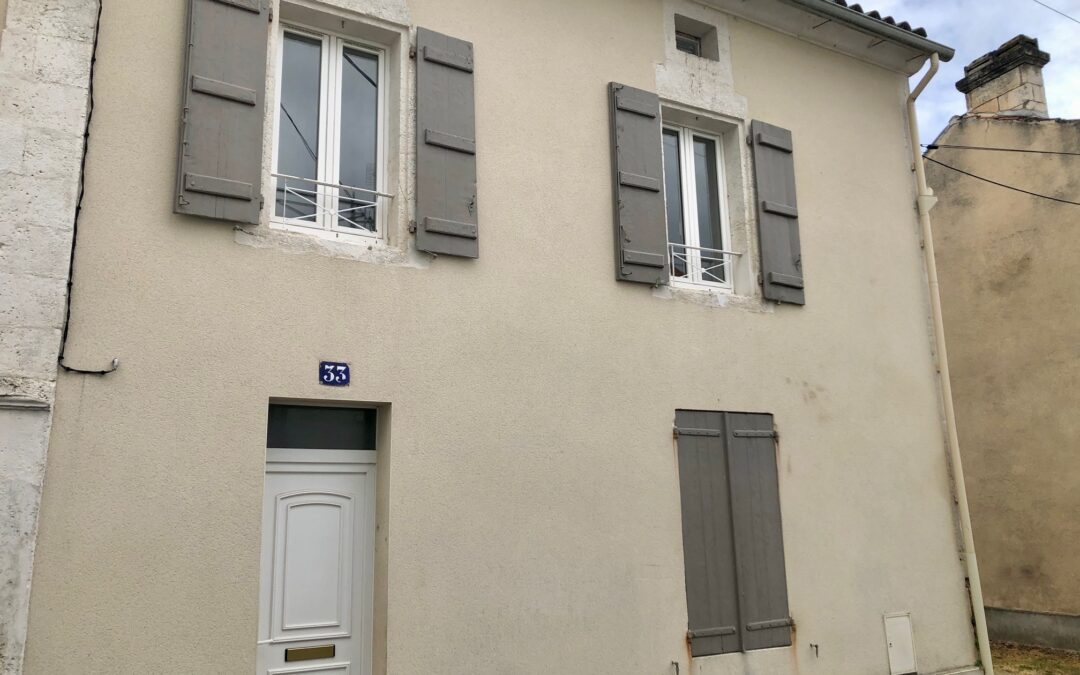 Angoulême – Au coeur du quartier Victor Hugo – Jolie Maison de ville F3 rénovée, meublée