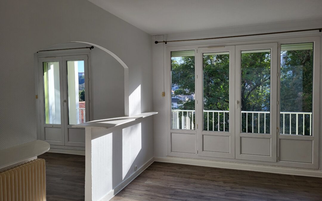 Angoulême – Saint-Cybard – Grand Appt F2 bis avec balcon et parking