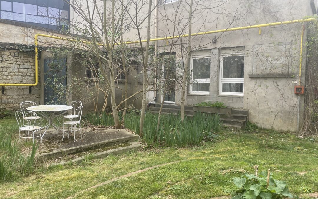 Angoulême – Centre Ville /Cathédrale – Charmant Appt F1 bis, rénové, rez-de-chaussée