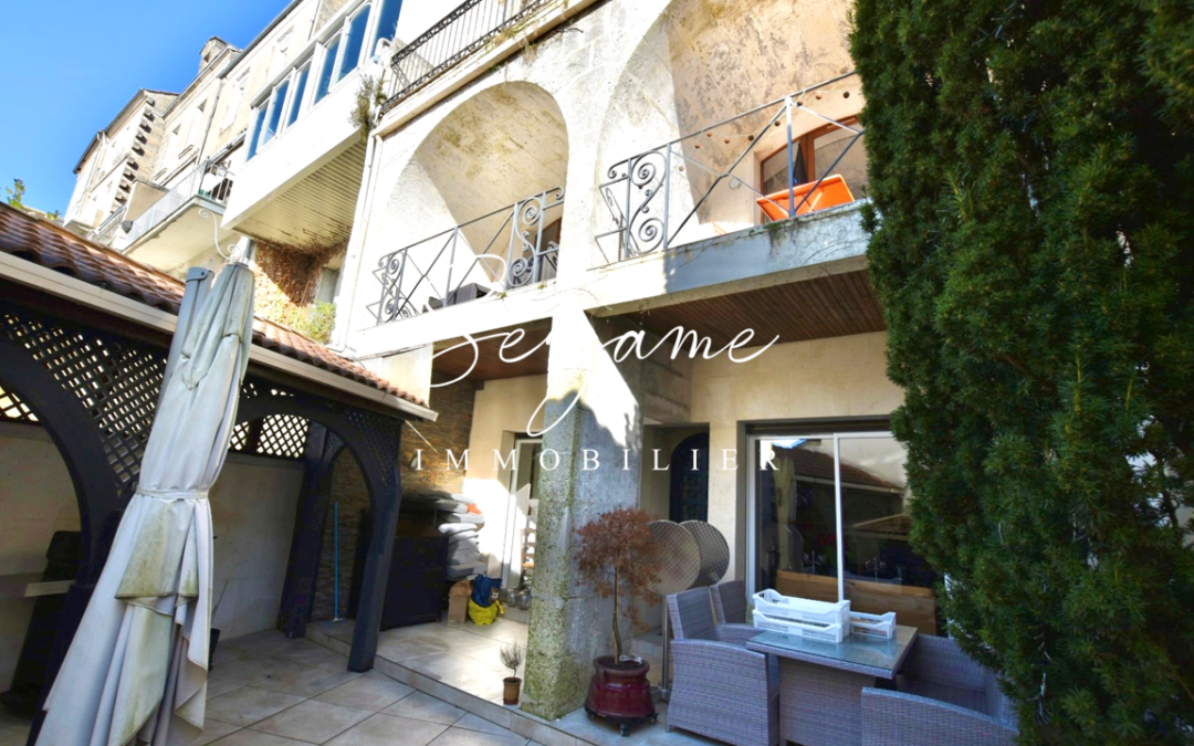 Angoulême – Centre-ville – Très belle Maison, esprit Hôtel Particulier