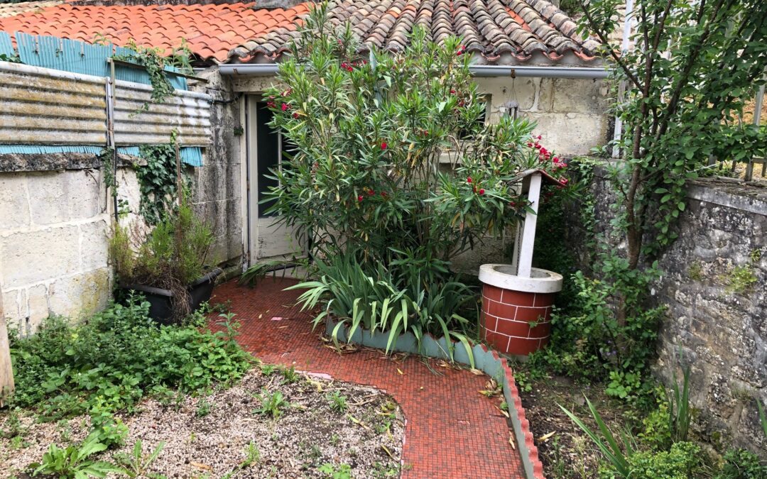 Angoulême – La Bussatte – Maison de ville F2 P/P avec jardinet