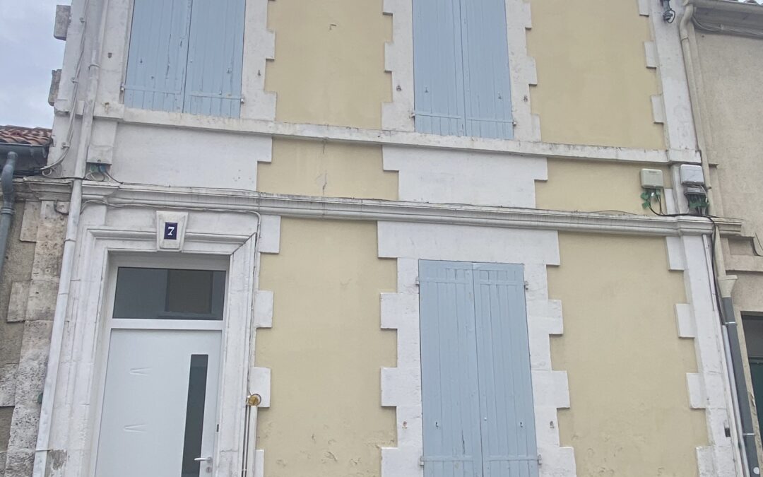 Angoulême – Victor Hugo – Belle Maison de ville F3 bis avec courette