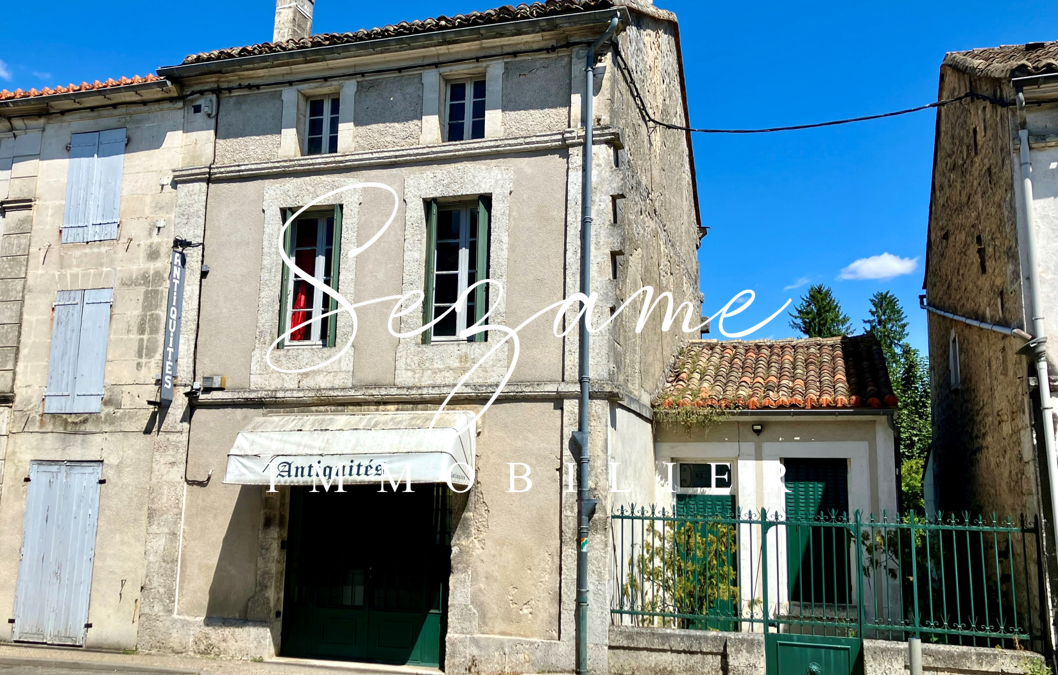 DIGNAC – Immeuble à rénover, composé d’un local et d’un appartement duplex