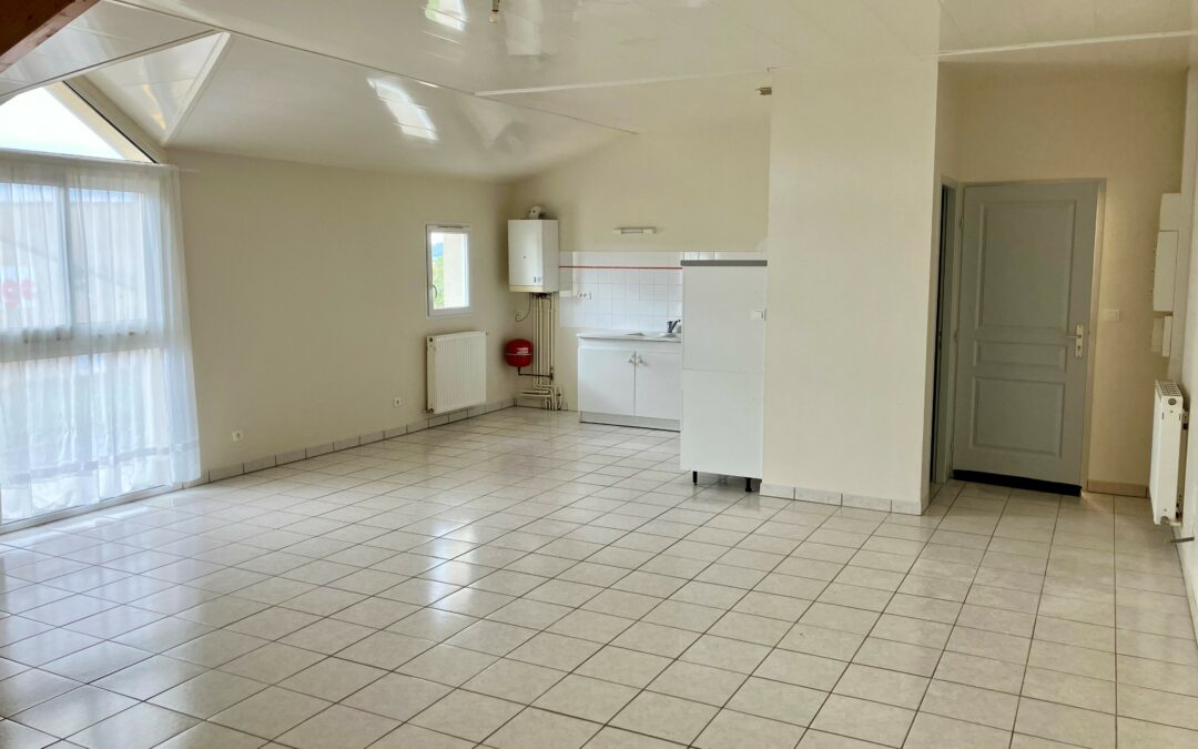 Villebois-Lavalette – Grand appartement F3 avec double parking
