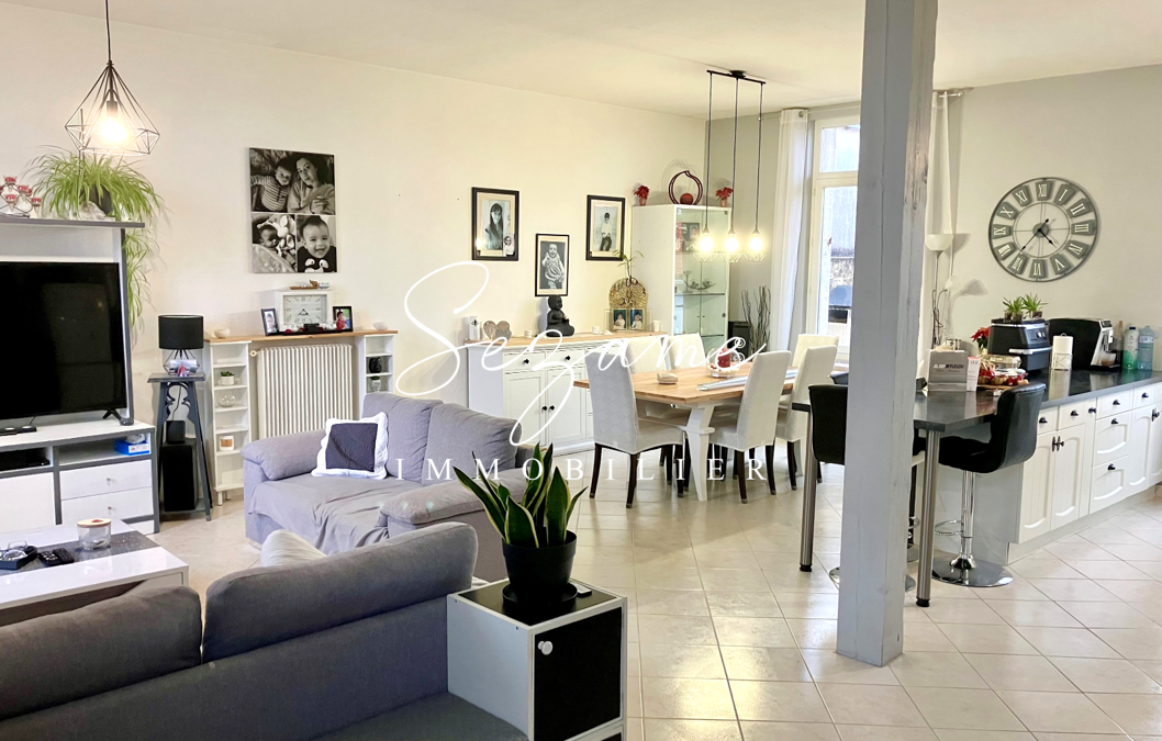 Gond-Pontouvre – Belle Maison de ville F3/F4, type échoppe, terrasse, jardin clos, piscine